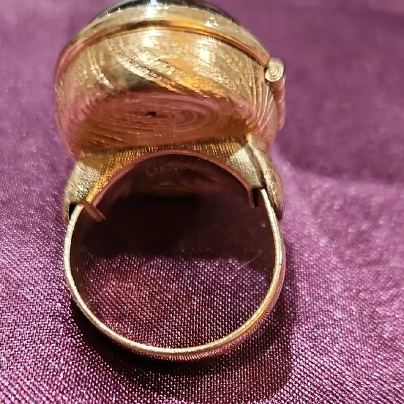 Avon Gold-Tone Ring with Black Stone - Picture 3 of 4
